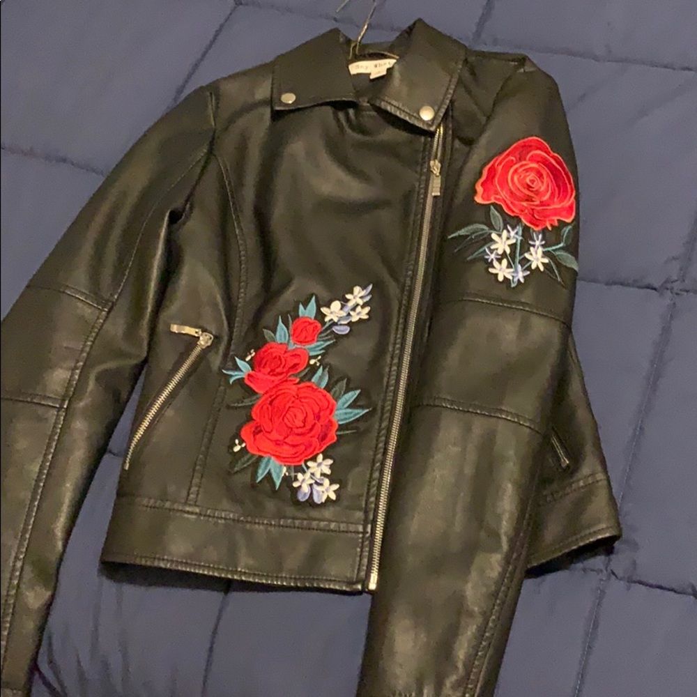 🌹Red Roses Leather jacket🌹 - Picture 3 of 7